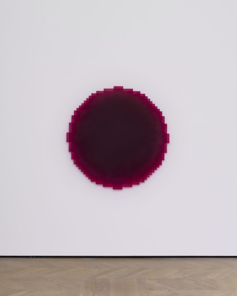 Resonant – Red Violet by Johannes & Harriet Girardoni at Lévy Gorvy Galler, a light and sound sculpture